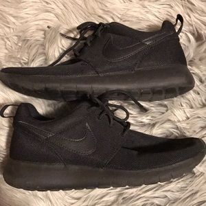 Women's Black Nike Roshe Size 7